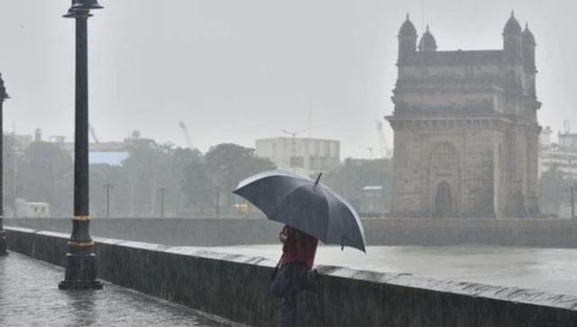Mumbai experiences heavy overnight rainfall, water clogging in low-lying areas Mumbai experiences heavy overnight rainfall, water clogging in low-lying areas