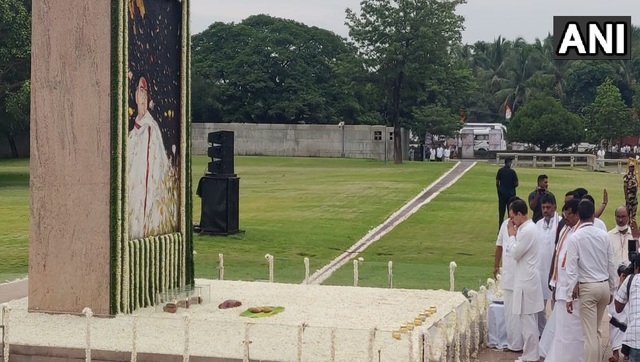 Rahul Gandhi pays tribute to father Rajiv Gandhi ahead of 'Bharat Jodo Yatra', BJP says Congress undermining Patel Rahul Gandhi pays tribute to father Rajiv Gandhi ahead of 'Bharat Jodo Yatra', BJP says Congress undermining Patel