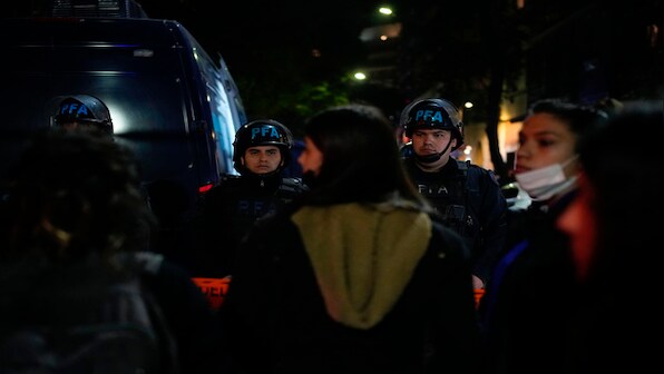 Man detained after he points gun at Argentina's Vice President Cristina Fernández