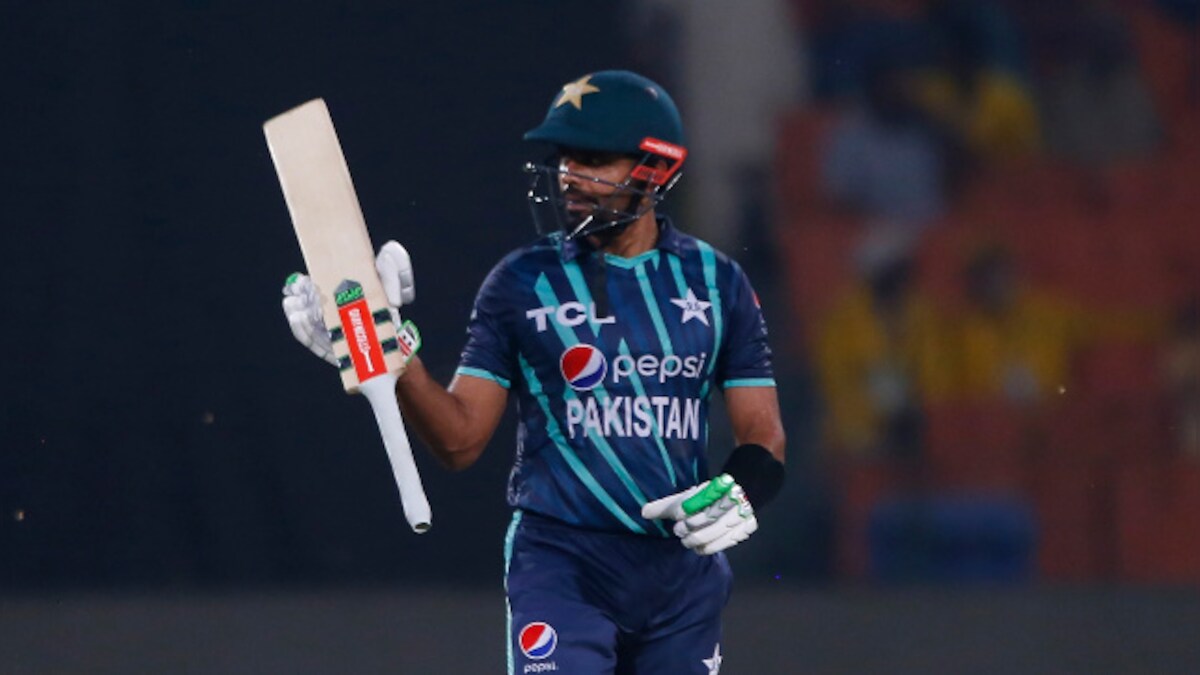 Babar Azam equals Virat Kohli’s all-time T20I record during unbeaten 87 in sixth Pakistan-England T20I