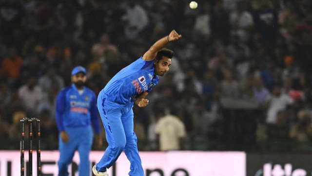 India vs Australia: Bhuvneshwar Kumar's death bowling is a concern, says Sunil Gavaskar India vs Australia: Bhuvneshwar Kumar's death bowling is a concern, says Sunil Gavaskar