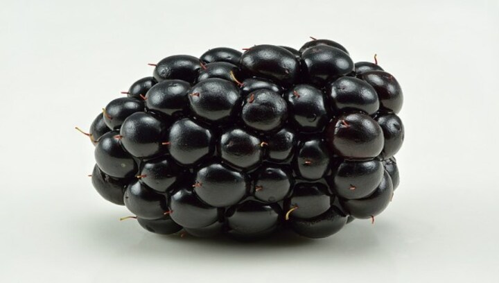 Berries, Sesame seeds and more: 5 ways to beat your sugar cravings