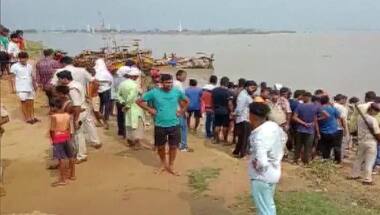 Bihar: Boat carrying 55 people capsizes in Ganga, 10 missing