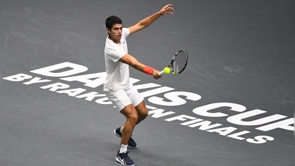 Davis Cup Finals: Carlos Alcaraz has losing homecoming, Italy and Germany advance