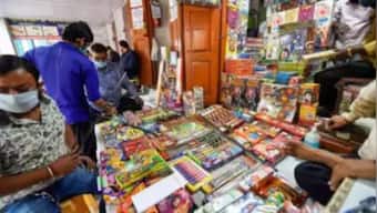 Delhi govt bans production, sale and use of firecrackers till 1 January, 2023