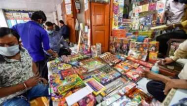 Delhi govt bans production, sale and use of firecrackers till 1 January, 2023