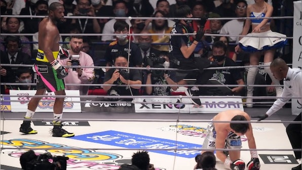 Watch: Floyd Mayweather knocks out Mikuru Asakura in front of watching Manny Pacquiao