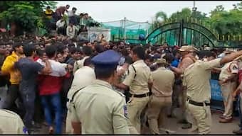 Hyderabad ticket stampede: 4 injured in jostling to buy tickets for India vs Australia third T20, Watch video