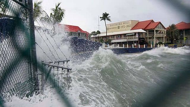 'Jaws' comes to life! Was there a shark swimming in a Florida street because of Hurricane Ian? 'Jaws' comes to life! Was there a shark swimming in a Florida street because of Hurricane Ian?