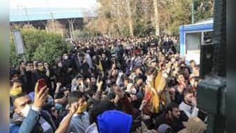 Iran releases journalist, rights activist arrested over Mahsa Amini protests