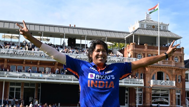Jhulan Goswami, Charlotte Edwards joins Mumbai Indians' coaching team for Women’s Premier League Jhulan Goswami, Charlotte Edwards joins Mumbai Indians' coaching team for Women’s Premier League