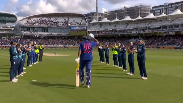 Watch: Jhulan Goswami receives 'guard of honour' from England women's cricket team during her final international match Watch: Jhulan Goswami receives 'guard of honour' from England women's cricket team during her final international match