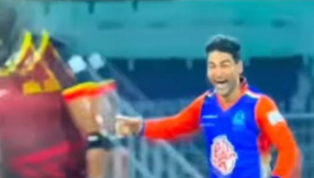 Legends League Cricket 2022: Mohammad Kaif seeks 'special attention' from Sourav Ganguly after taking wicket; Watch Legends League Cricket 2022: Mohammad Kaif seeks 'special attention' from Sourav Ganguly after taking wicket; Watch