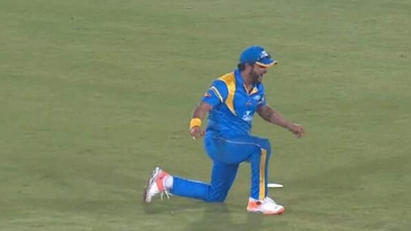 Suresh Raina takes a blinder during IND-L vs AUS-L match; watch video