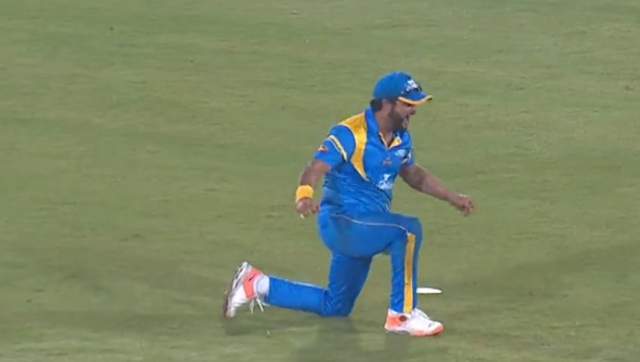 Suresh Raina takes a blinder during IND-L vs AUS-L match; watch video Suresh Raina takes a blinder during IND-L vs AUS-L match; watch video
