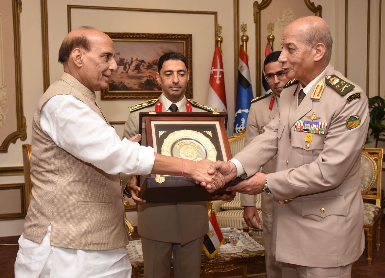 In Cairo, Rajnath meets Egyptian counterpart, plans to expand defence ties In Cairo, Rajnath meets Egyptian counterpart, plans to expand defence ties