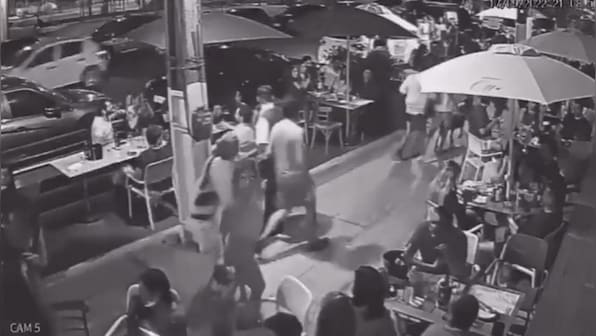 Viral video: Diners flee restaurant after confusing runners with robbers, internet in splits