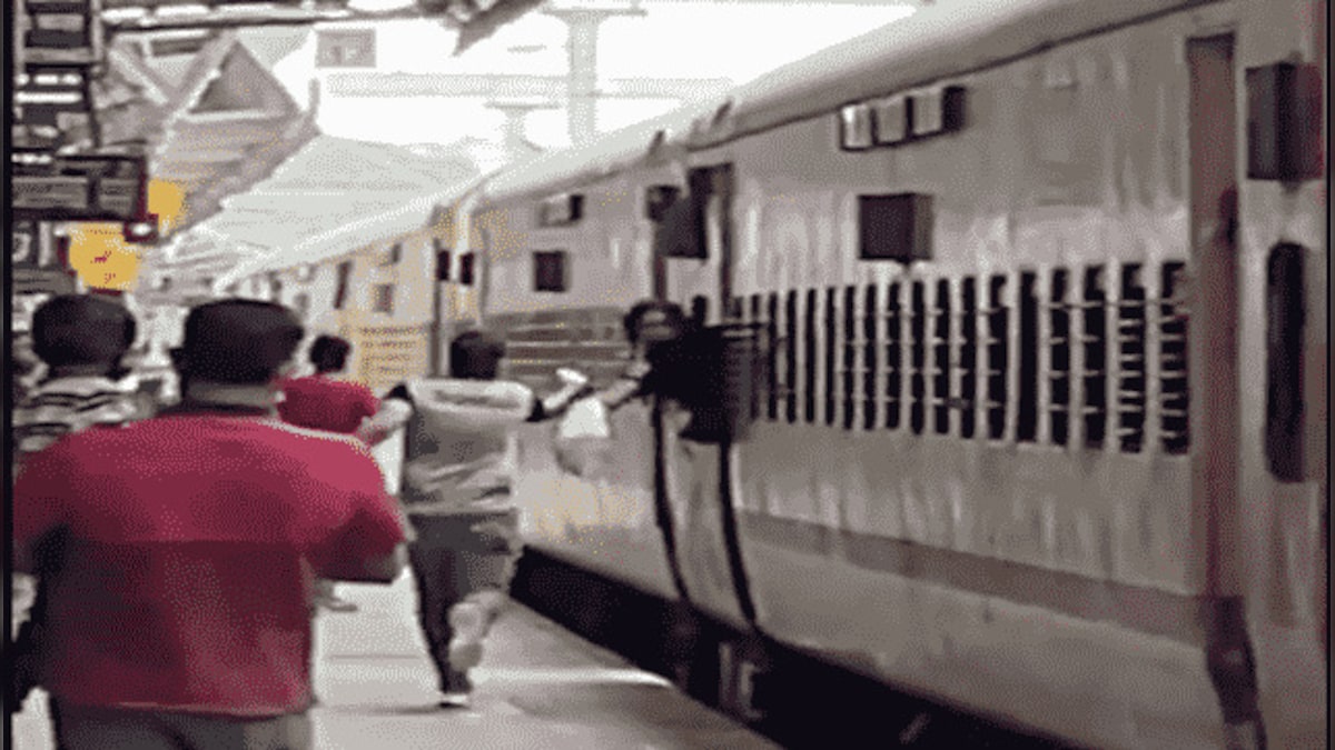 Watch: Dunzo delivery man delivers package on running train, internet recalls DDLJ's iconic scene