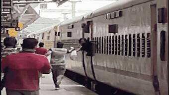 Watch: Dunzo delivery man delivers package on running train, internet recalls DDLJ's iconic scene