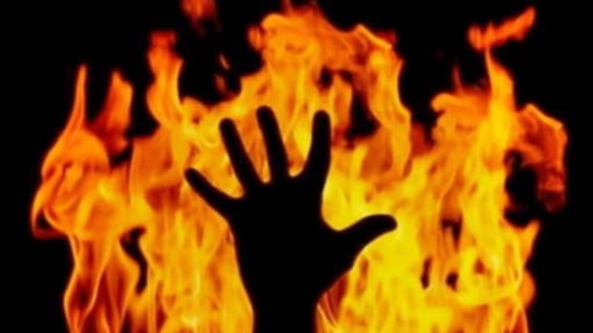 Madhya Pradesh: Man immolates himself over land dispute in police presence