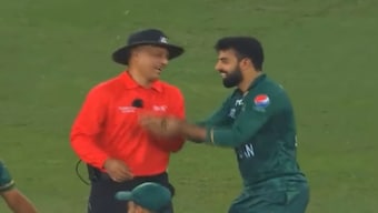Pakistan vs Sri Lanka Asia Cup final: Shadab Khan forces umpire to raise his finger after DRS; Watch