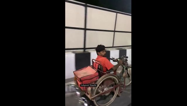 Watch: Specially-abled Zomato delivery agent delivers food on motorised wheelchair, internet hails him Watch: Specially-abled Zomato delivery agent delivers food on motorised wheelchair, internet hails him
