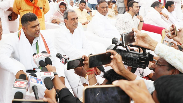 'Day I come to fight, only one will be left': Rajasthan minister attacks Sachin Pilot after shoes hurled at him 'Day I come to fight, only one will be left': Rajasthan minister attacks Sachin Pilot after shoes hurled at him