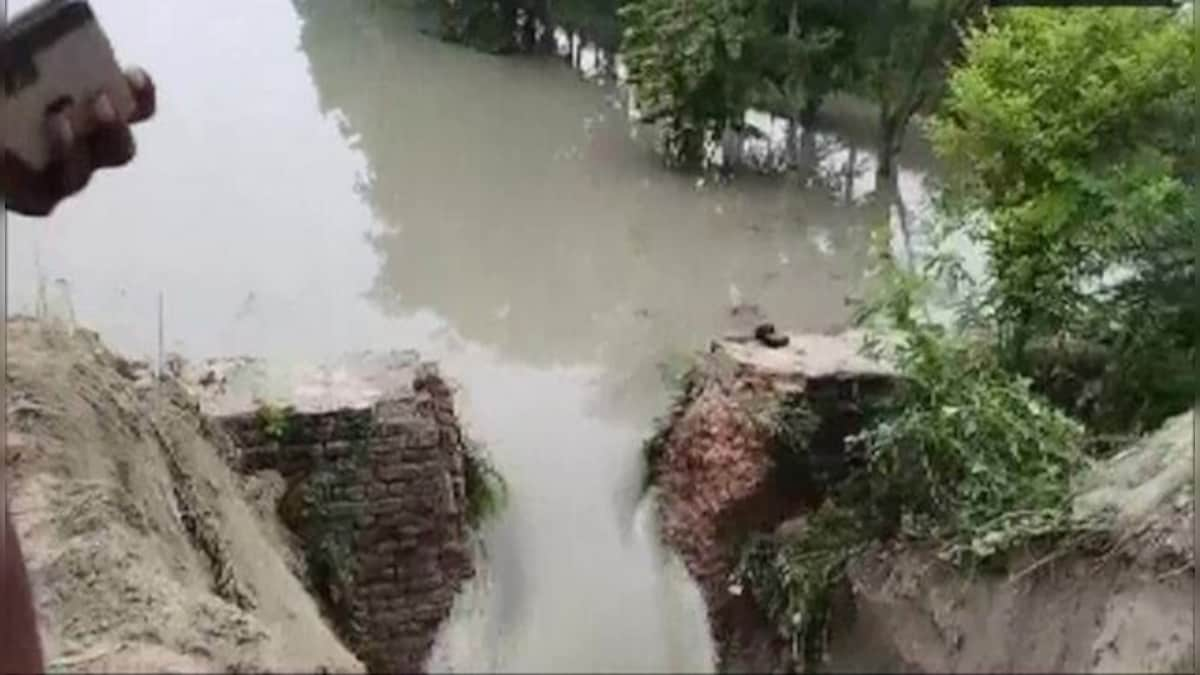 Bihar: Several fields submerged after embankment of canal breached in Motipur