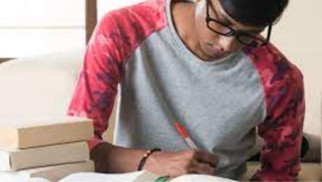 MP: Government reduces weight of school bags; new policy makes day in week bag-less for 1.30 lakh schools MP: Government reduces weight of school bags; new policy makes day in week bag-less for 1.30 lakh schools