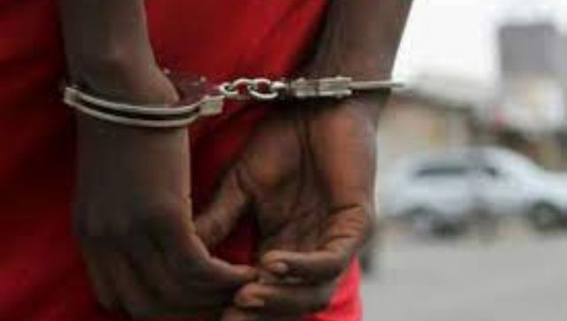 Andhra Pradesh: Man attacks 14 year-old girl with acid, slits throat; taken into custody Andhra Pradesh: Man attacks 14 year-old girl with acid, slits throat; taken into custody