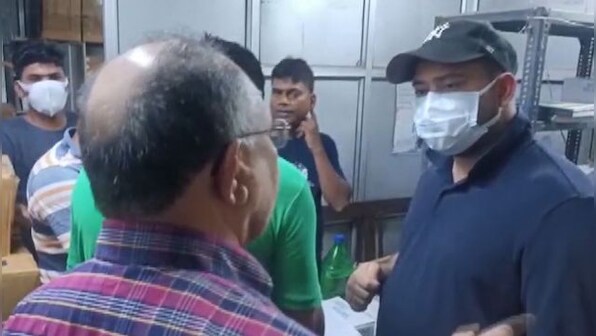 Bihar: Tejashwi Yadav pays surprise visit to PMCH, assures action over "worsening" state of hospital