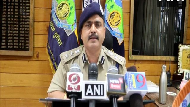 Mountaineers rescuing trekkers who lost way in Kullu Mountaineers rescuing trekkers who lost way in Kullu