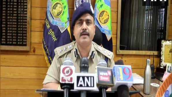 Mountaineers rescuing trekkers who lost way in Kullu