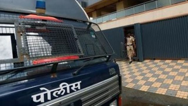 Mumbai: 6 minor girls jimmy iron grill, lock constable to make good from rehab centre Mumbai: 6 minor girls jimmy iron grill, lock constable to make good from rehab centre