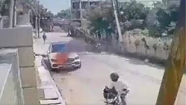 #Watch: Angry over unpaid dues, real estate contractor sets ex-employer's Mercedes on fire