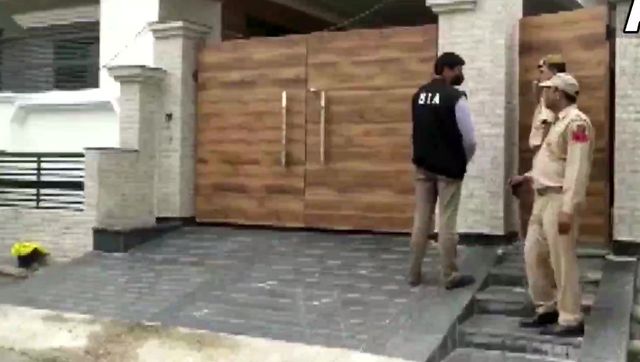 J&K: SIA raids in Bhiwandi house over terror funding J&K: SIA raids in Bhiwandi house over terror funding