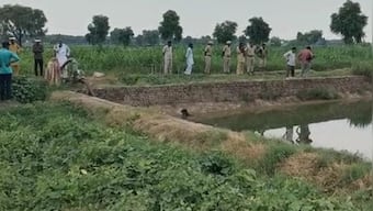 UP: Government school teacher-student, lovers found hanging from tree; police points to 'public shame'