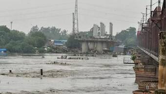 Yamuna water level starts dropping but still above danger mark
