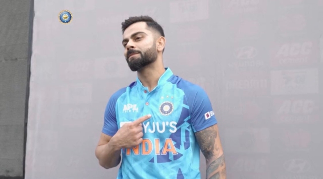 Watch: Virat Kohli gestures toward India logo amid 'RCB' cheers during Nagpur T20I Watch: Virat Kohli gestures toward India logo amid 'RCB' cheers during Nagpur T20I