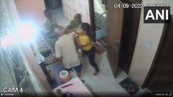 #Watch: Female sub inspector repeatedly slaps father-in-law infront of police