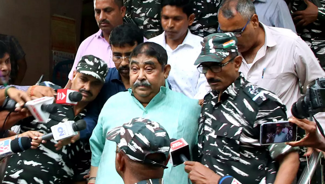 West Bengal: Trouble for Mamata Banerjee as CBI, ED summon Anubrata Mandal aide in cattle smuggling case West Bengal: Trouble for Mamata Banerjee as CBI, ED summon Anubrata Mandal aide in cattle smuggling case