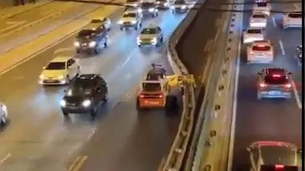 Explained: The reversible lane technology used by China to ease traffic ...