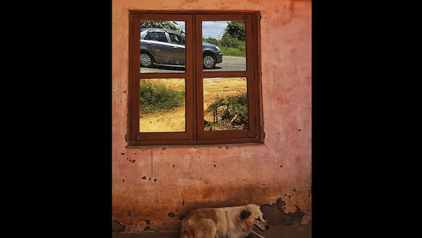 Renowned artist Sanjay Bhattacharya announces his first ever-Mobile photography exhibition at Bikaner House