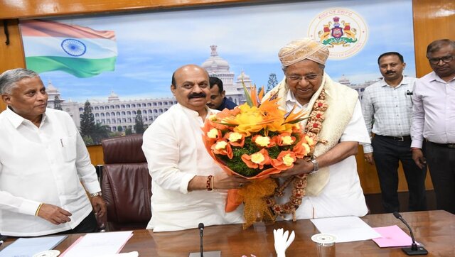 Kerala CM meets Karanataka's Basavaraj Bommai to discuss inter-state issues Kerala CM meets Karanataka's Basavaraj Bommai to discuss inter-state issues