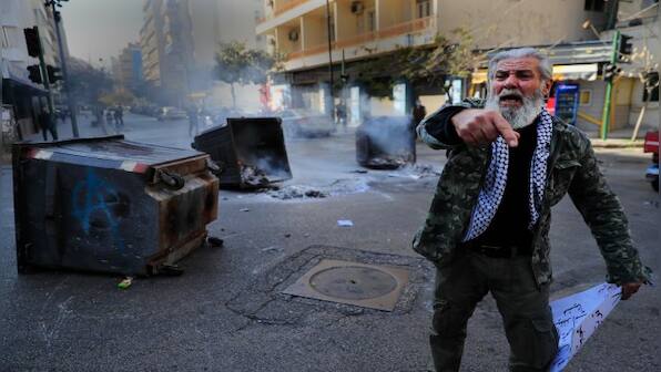 Lebanon economic crisis: Currency hits record low amid bank closures