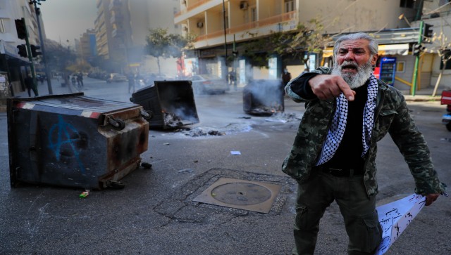 Lebanon economic crisis: Currency hits record low amid bank closures Lebanon economic crisis: Currency hits record low amid bank closures