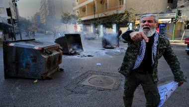 Lebanon economic crisis: Currency hits record low amid bank closures