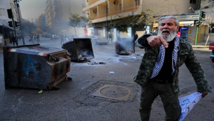 Lebanon economic crisis: Currency hits record low amid bank closures