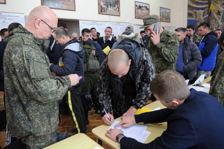 Man shoots Russian officer at military draft centre as Kremlin admits 'errors' in partial mobilisation announcement