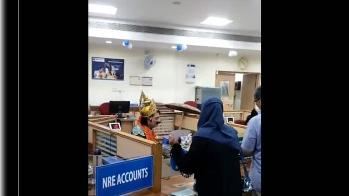 Onam 2022: Man dresses as Mahabali while doing transactions at Kerala ...